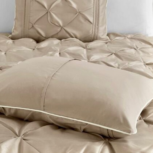 Madison Park Laurel Tufted Pleated Pillow Sham - Picture 5 of 12